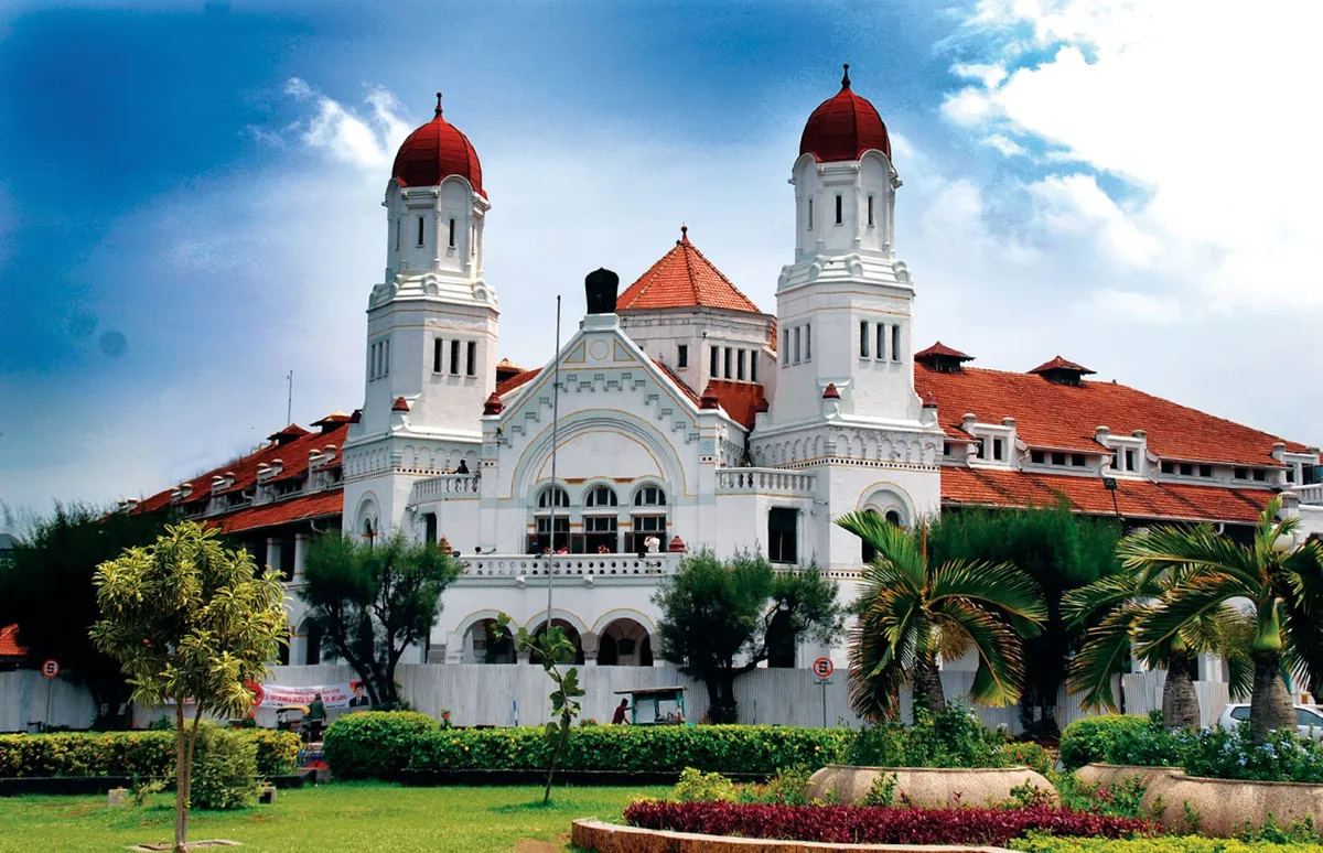 Lawang Sewu Tour: Explore the Historical Icon of Semarang with Trevminusantara