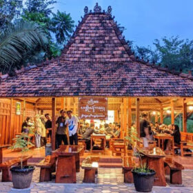 Joglo Panglipuran Borobudur Experience Authentic Javanese Dining Get Around Yogyakarta