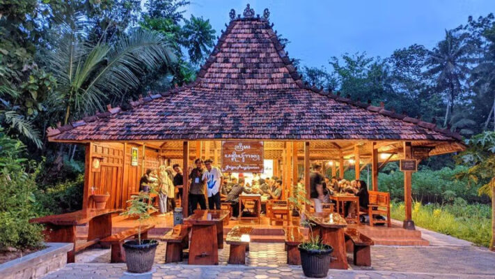 Joglo Panglipuran Borobudur Experience Authentic Javanese Dining Get Around Yogyakarta