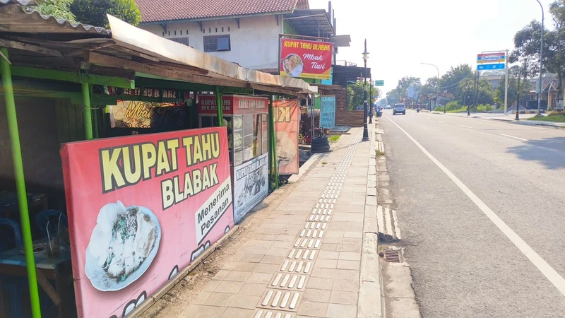 Kupat Tahu Blabak Mbak Tiwi