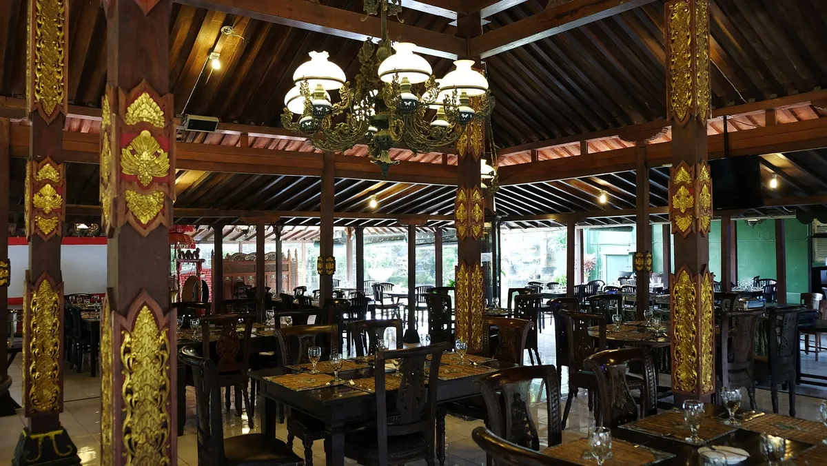 Sekar Kedhaton Restaurant Luxury and Local Flavors near Borobudur